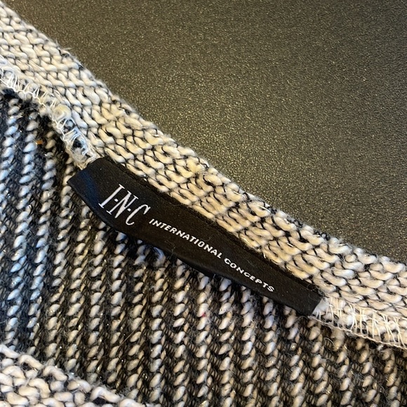 Sparkly grey casual sweater medium fit very comfy - Picture 3 of 3